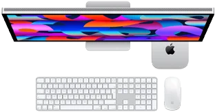 Mac mini colocada debajo de un monitor Studio Display, Magic Keyboard con teclado numérico, Magic Mouse