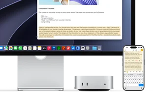 Parte frontal de una Mac mini, ubicada debajo de un monitor Studio Display, hay un iPhone a la derecha del dispositivo y la pantalla, con texto seleccionado y comandos de cortar, copiar, pegar y Autorrelleno en la parte superior que corresponden al texto resaltado en pantalla, que muestra el Portapapeles Universal