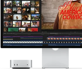 Una Mac mini conectada a un monitor Studio Display, la pantalla muestra el título de una película llamada Black American Cowboy a la derecha, con varias fotos a la izquierda